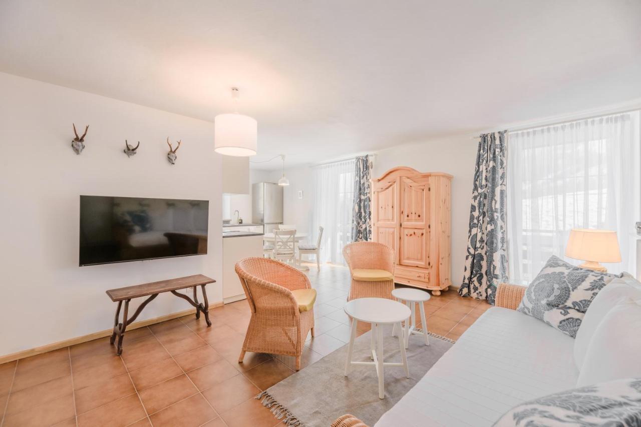 Renoviertes Apartment Mit Terrasse An Der Piste Mit Kostenlosen Wifi Карецца-аль-Лаго Экстерьер фото